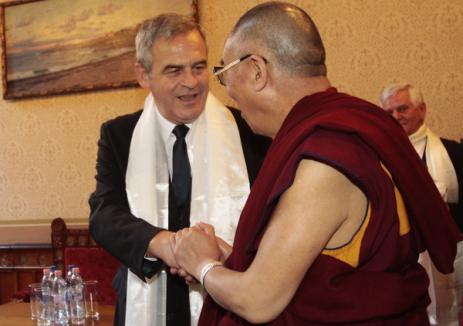 Tokes nu se lasă: l-a invitat din nou pe Dalai Lama în România